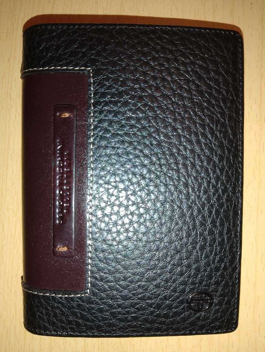 Шкіряний портмоне для документів.