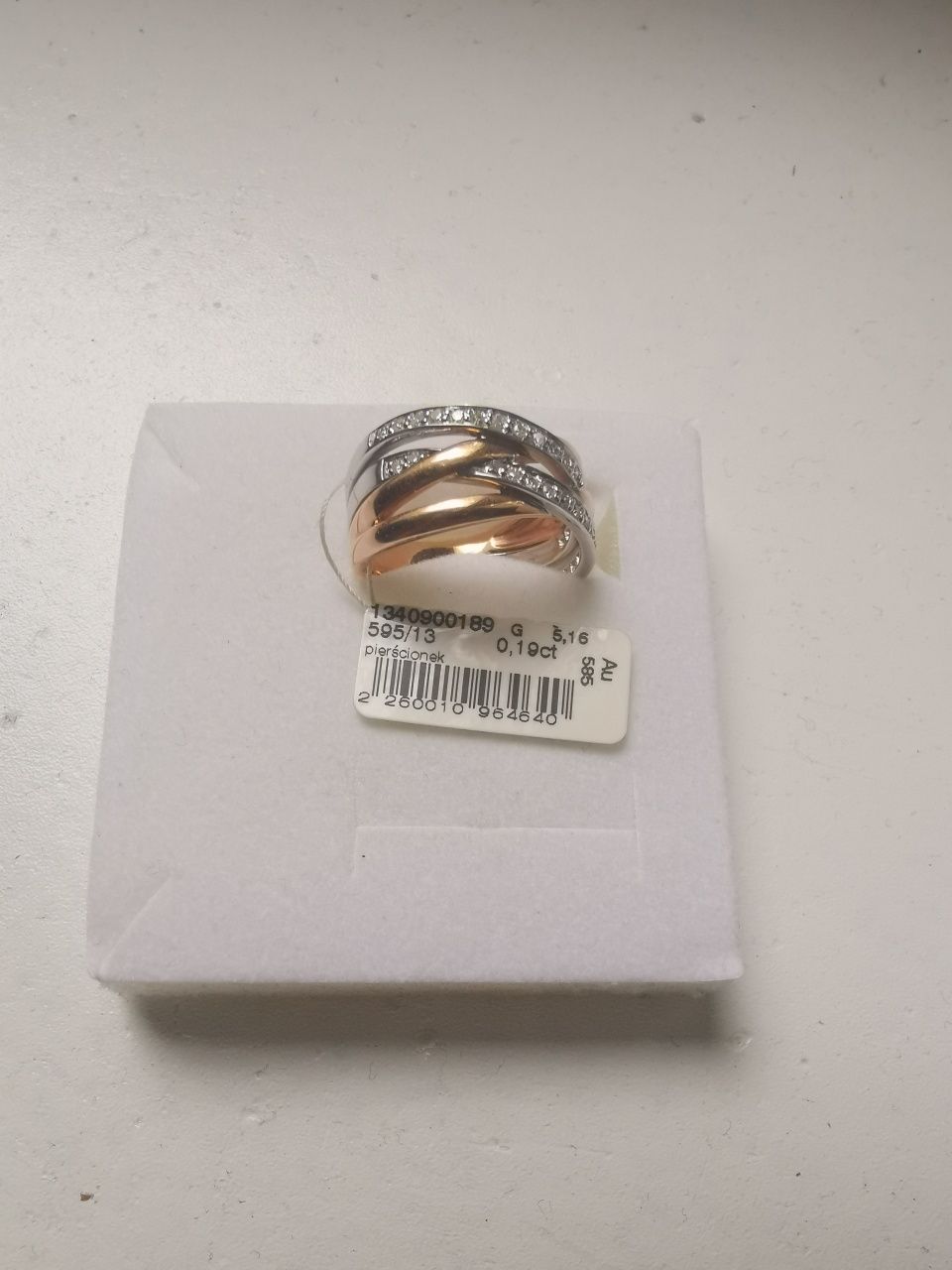 Złoty pierścionek próba 585 z diamentami firmy APART