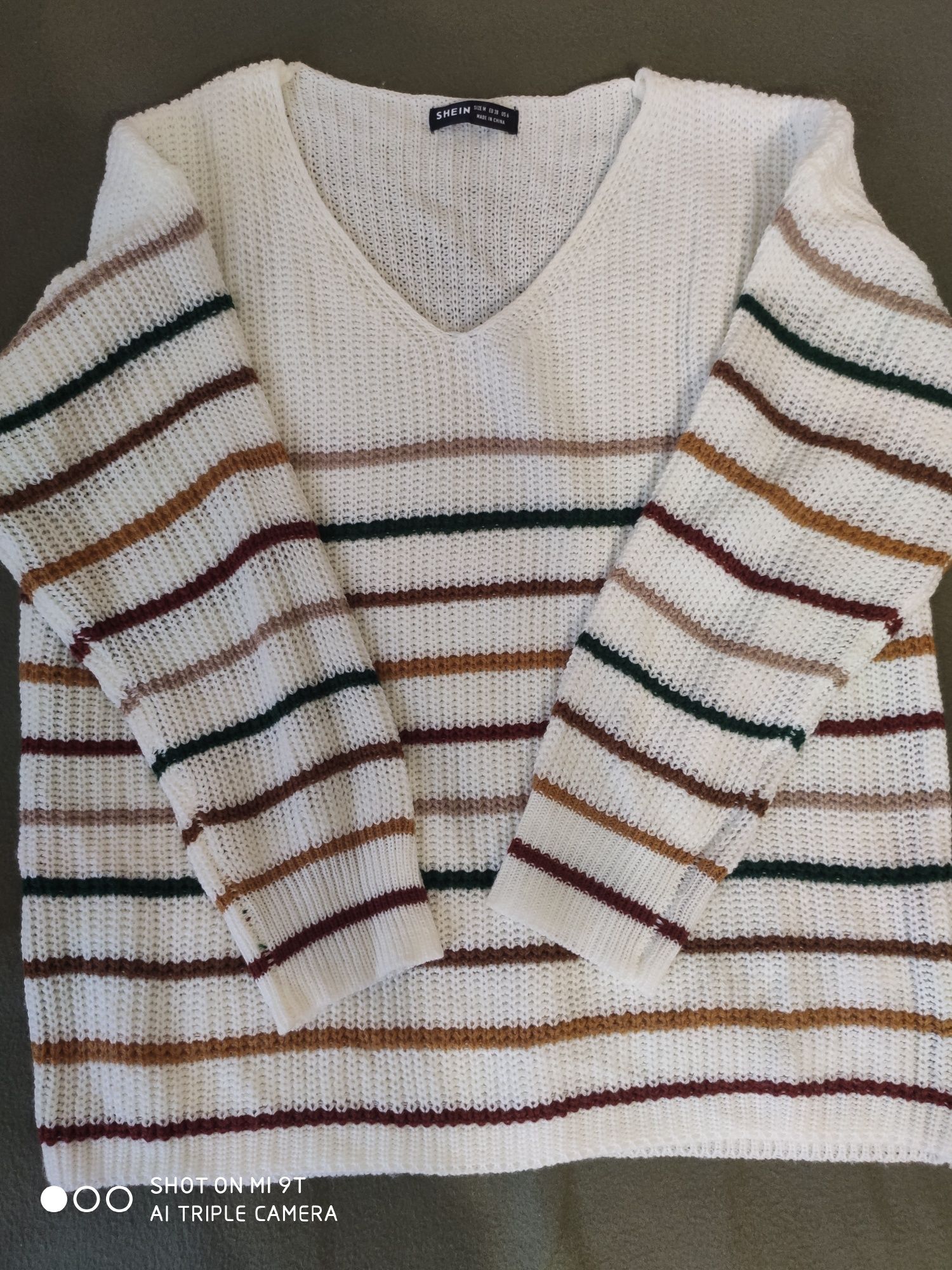 Теплі в'язані брендові светри