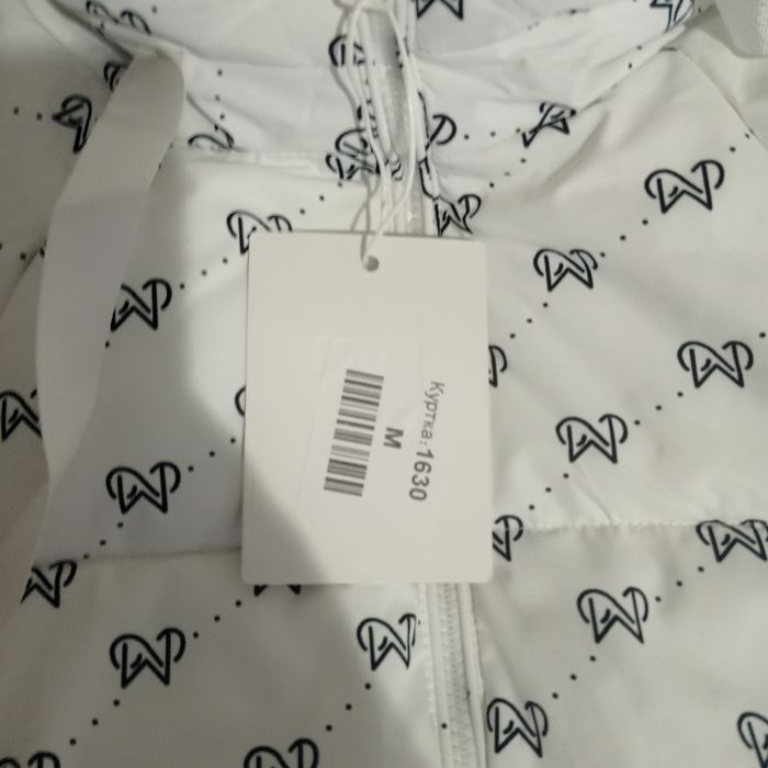 Зимова біла куртка