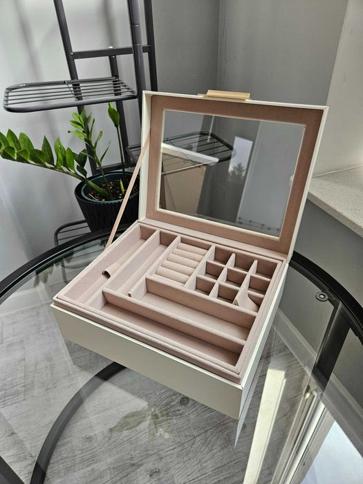 Szkatułka kuferek organizer na biżuterię jasna dwa poziomy