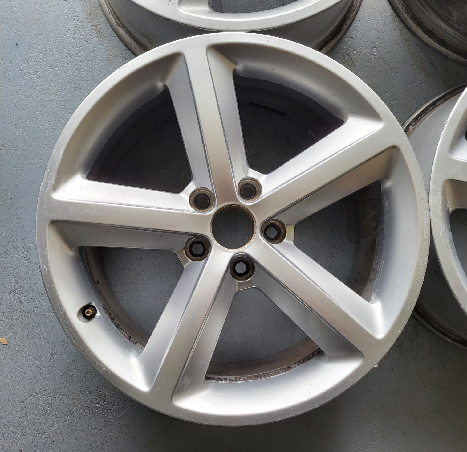 Komplet felg AUDI A6 C7 A4 B7 OE 18'' 8Jx18 5x112 ET43 4F0
