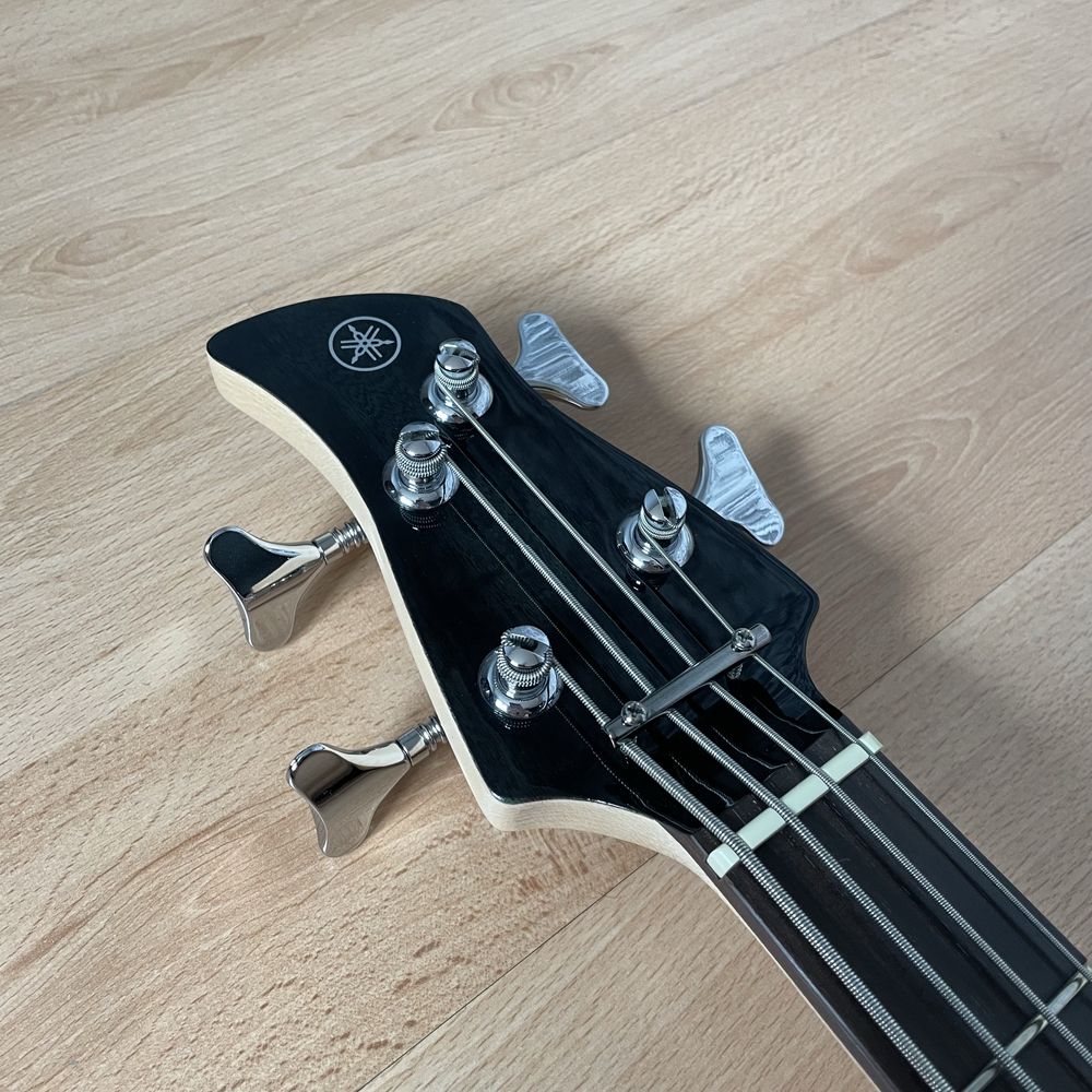 Gitara basowa Yamaha