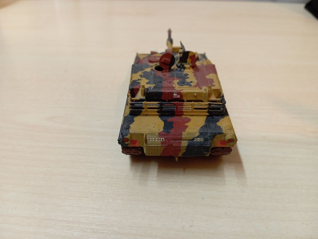 Модель танка Abrams 1:72