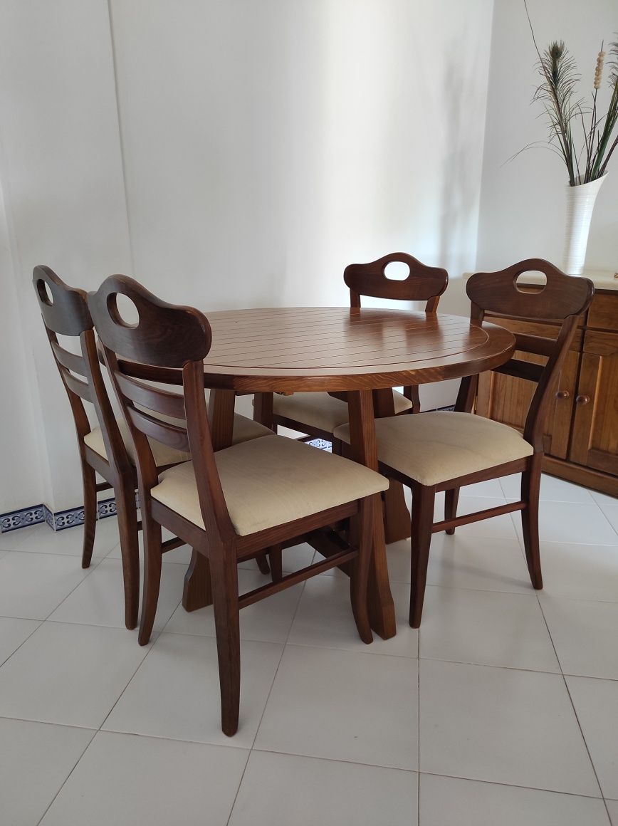 Mesa madeira maciça redonda + 4 cadeiras