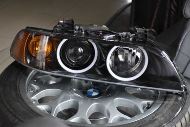 Regeneracja lamp przednich reflektorów BMW E39 xenon H7 regulatory itp