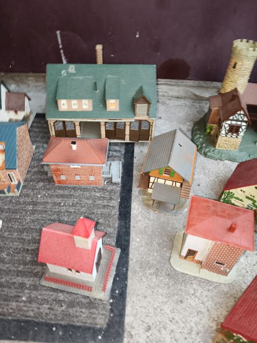 18 domków budynków na makietę dioramę Np kolejki H0