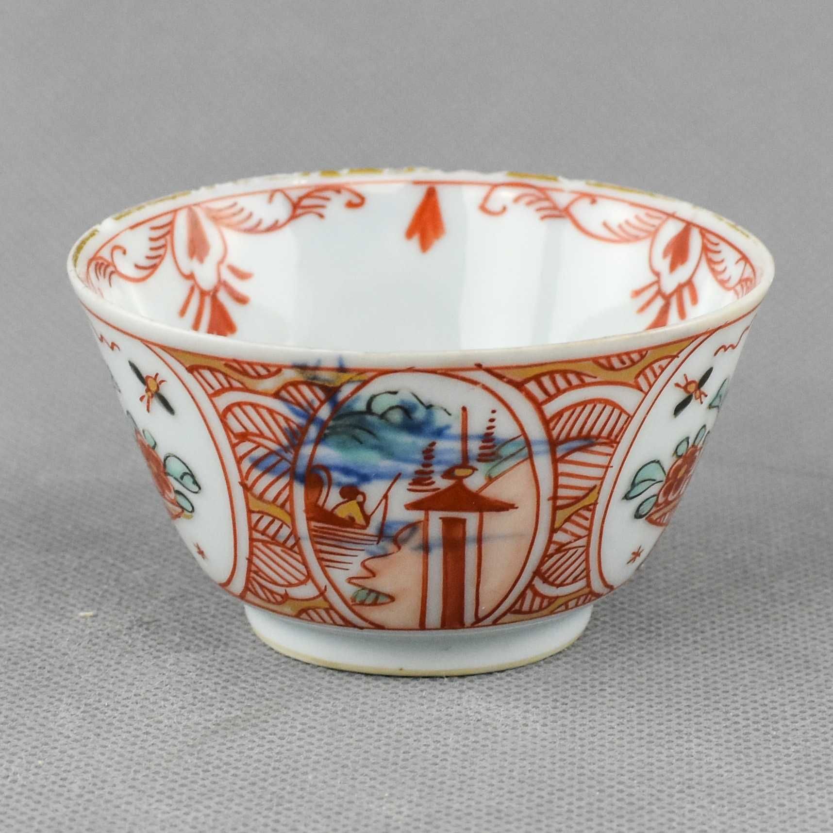 Taça e pires Porcelana China, Qianlong, decorada na Holanda–Sec. XVIII