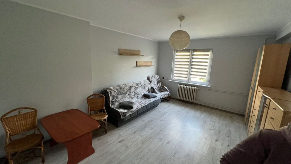 Pokój w mieszkaniu trzypokojowym.