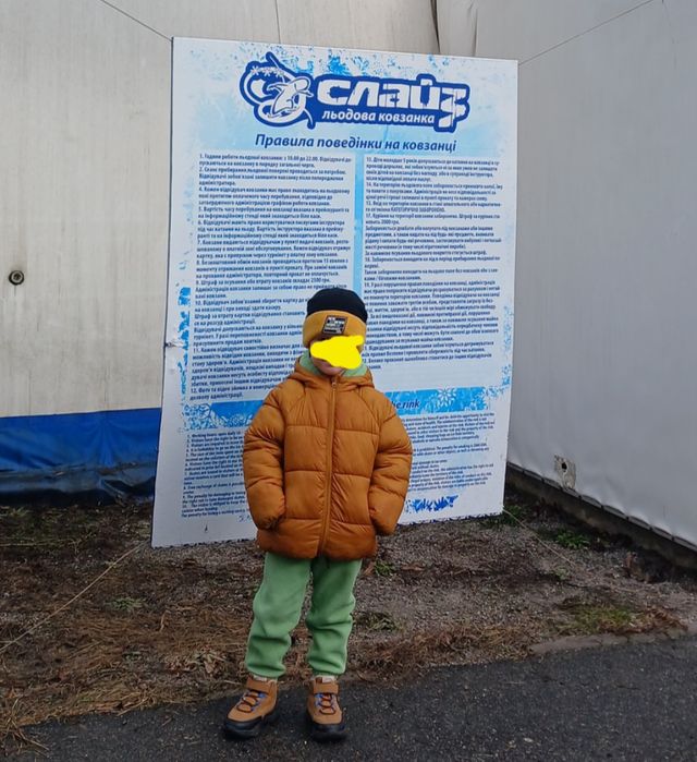 Куртка на осінь, легка та зручна. 104 розмір