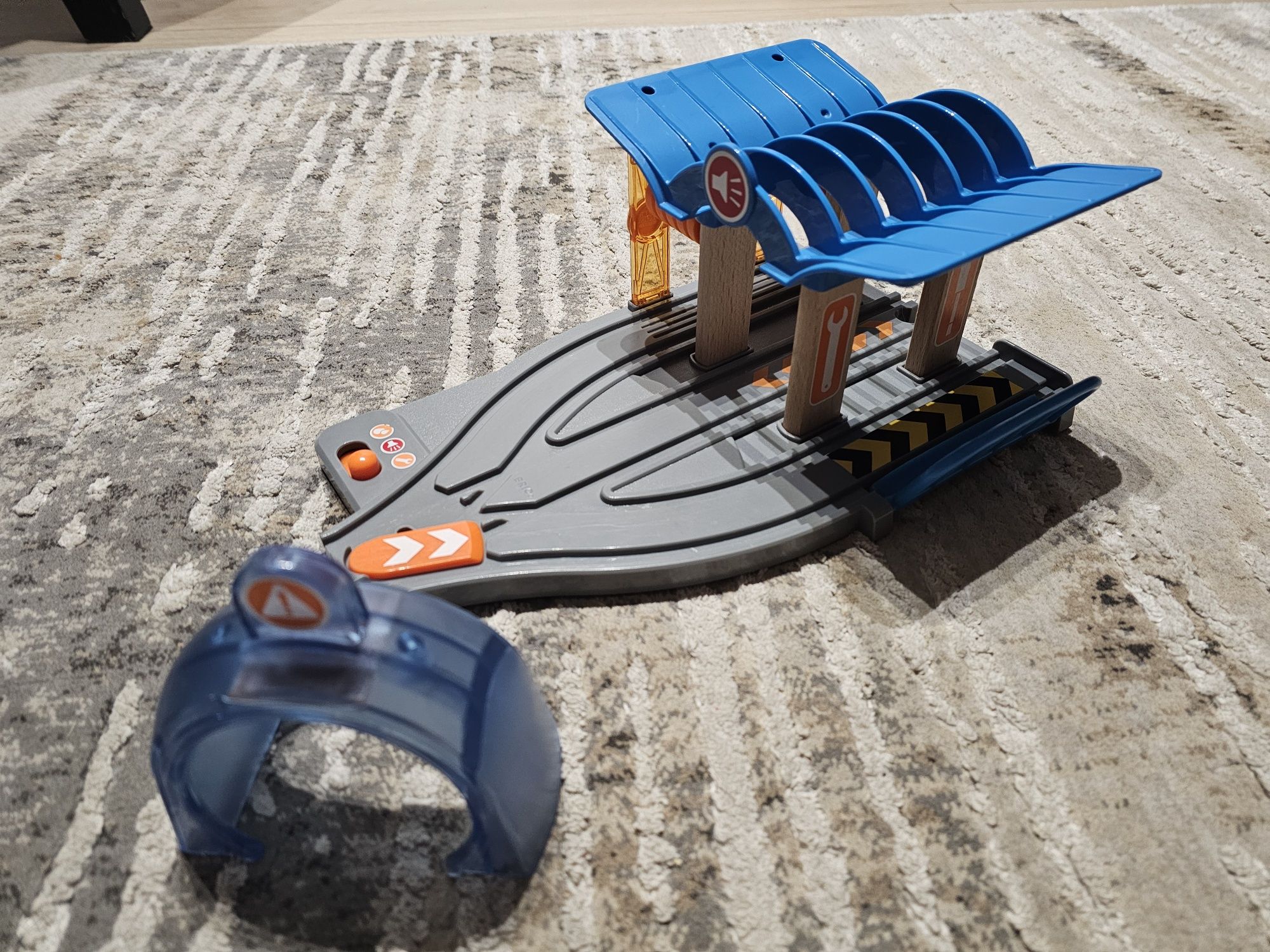 Brio Stacja naprawy pociągów Brio Smart Tech Sound z tunelem  33975