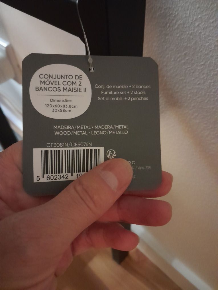 Mesa apoio cozinha/sala e bancos