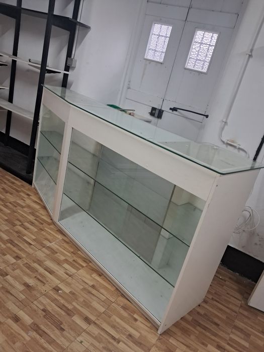 Balcão de atendimento e vitrine