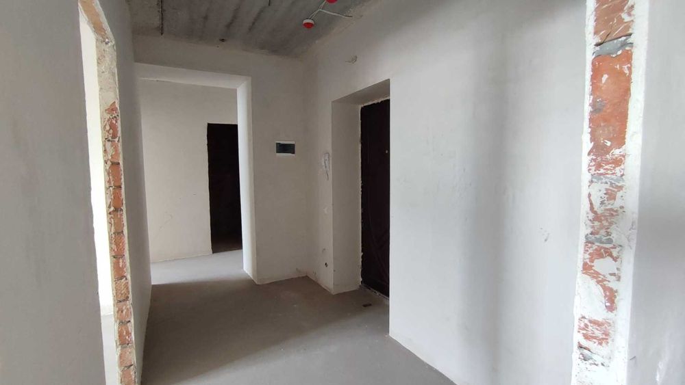 Продам простору 2-кімнатну квартиру на Озерній Рауш 
ID: 33567