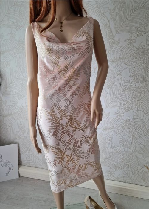 PrettyLittleThing letnia welurowa sukienka na ramiączka 40 L