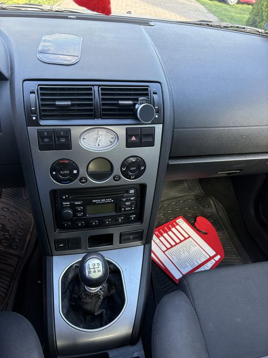 Ford momdeo 1.8 benzyna . Fajhy stan . Klimatyzacja. Hak