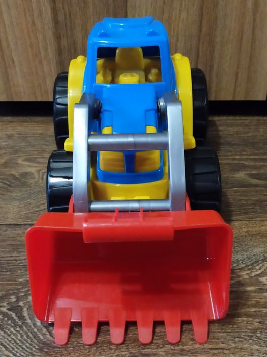 Трактор-навантажувач