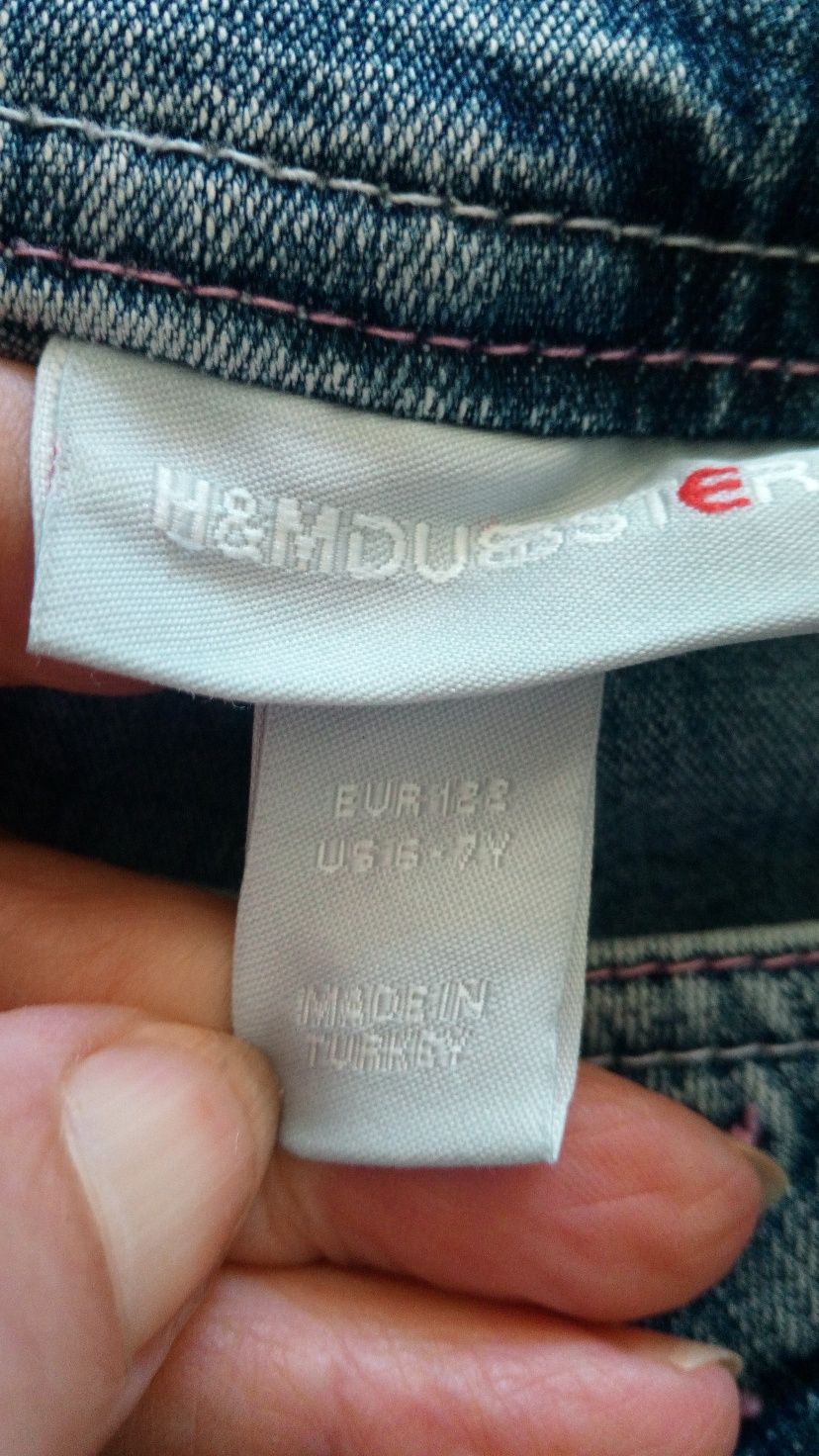 36. Spodnie jeansowe dla  dziewczynki rozmiar 122 firmy H &M