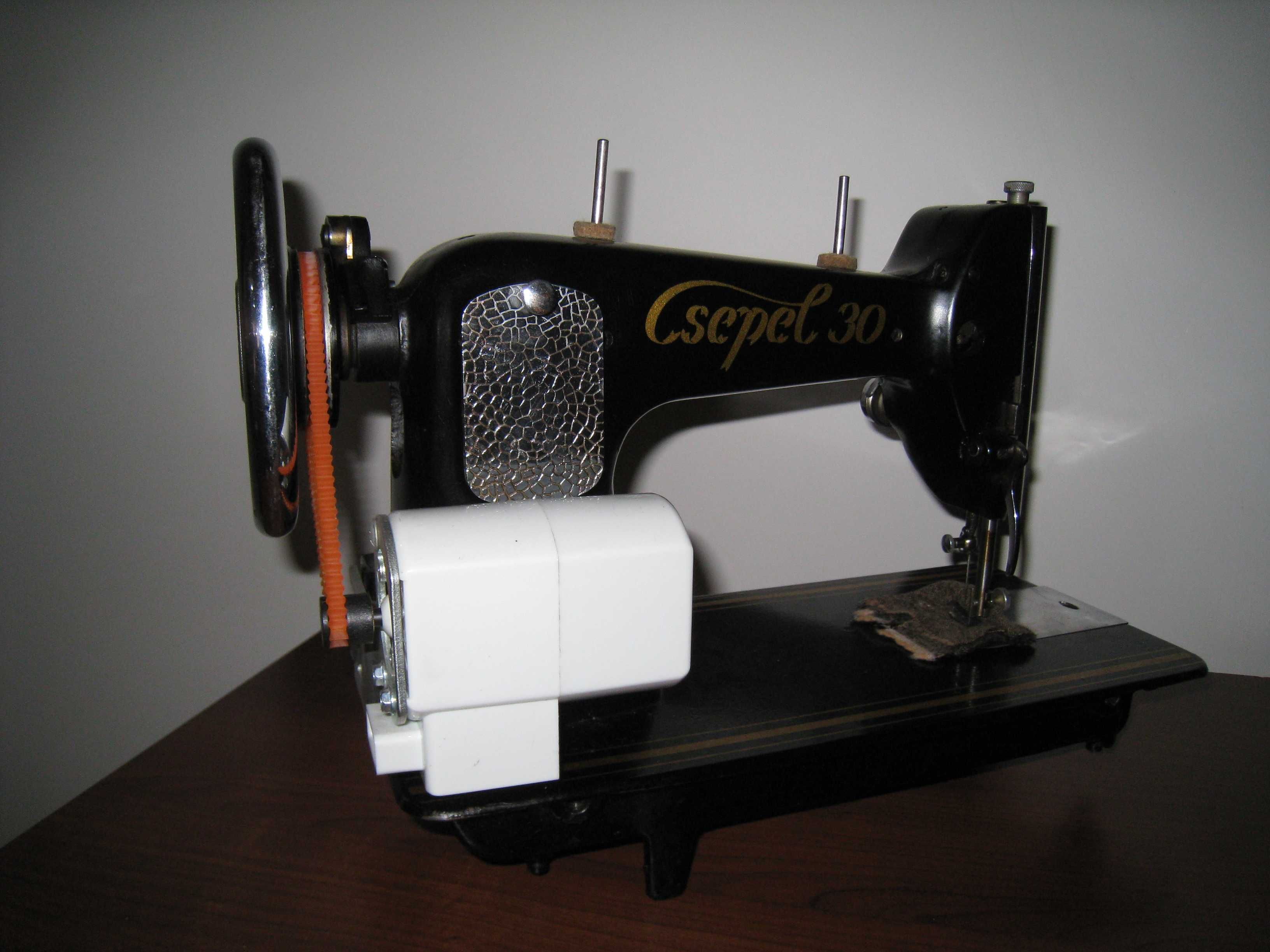 Продам швейну машинку Csepel 30