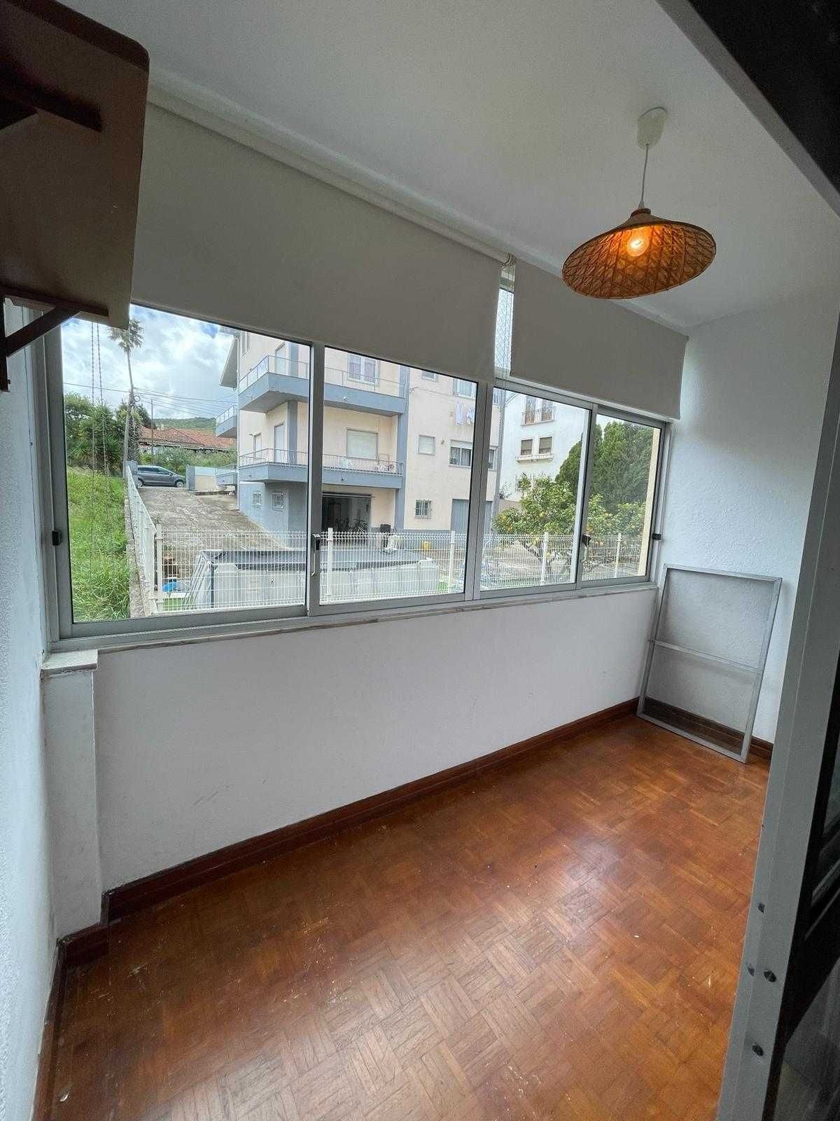 Arrenda-se apartamento T2 remodelado