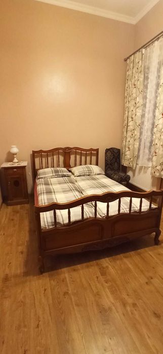 Частина будинку (5-6 чол) у старовинній виллі, центр, тераса, парковка