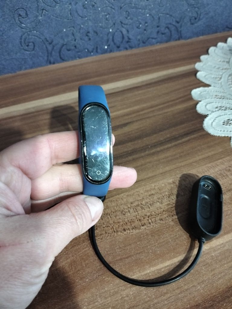 Фітнес-годинник mi band 4.