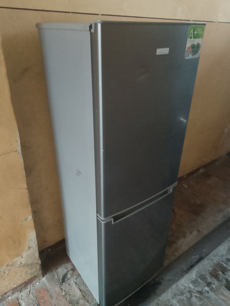 Lodówka MPM 143cm wysokość,48cm szerokość