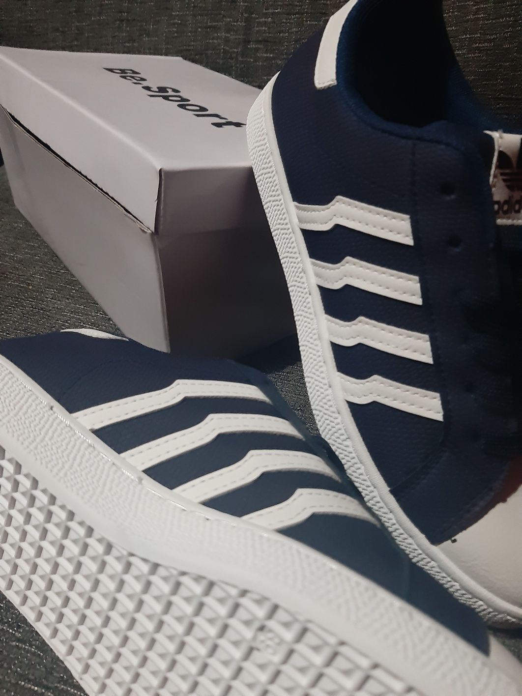 Sapatilhas adidas novas nunca usadas