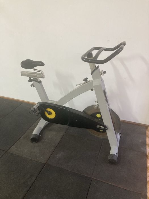 Bicicleta de Spinning Profissional – Excelente Estado