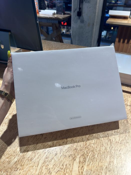 MacBook Pro 16 CPO SG/10C CPU/16C GPU/16GB/1TB M1