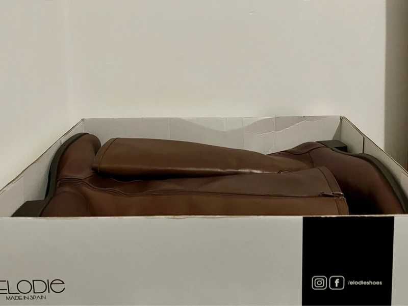 Bota em pele com tacão de 30mm