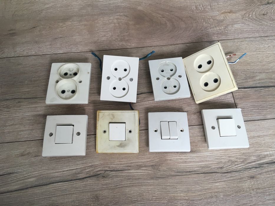 gniazdka kontakty włączniki