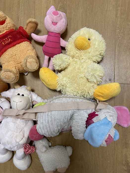 Мягкие игрушки и набор карандашей