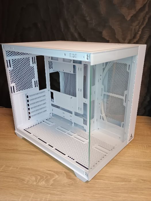 Компьютерный корпус MSI