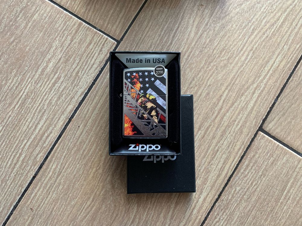 Зажигалка Zippo Fireman on Ladder with Flames Street Chrome