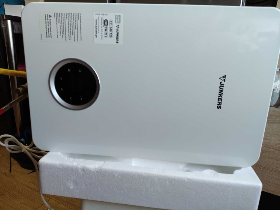 JUNKERS
Aquecedor estanque de gás natural HYDRONEXT 5700 S 17-4