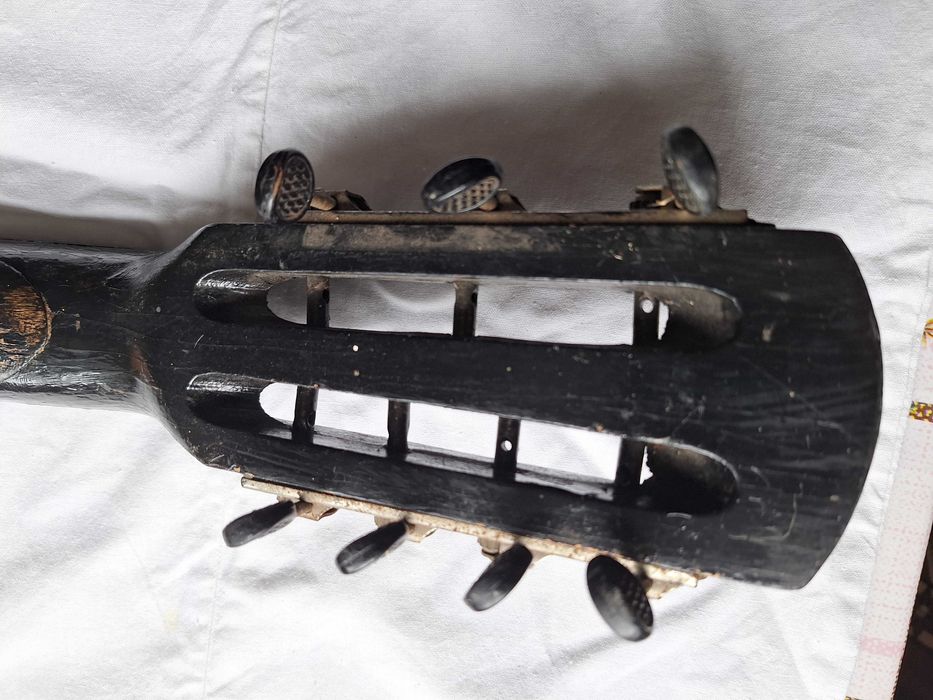 Гитара под восстановление.