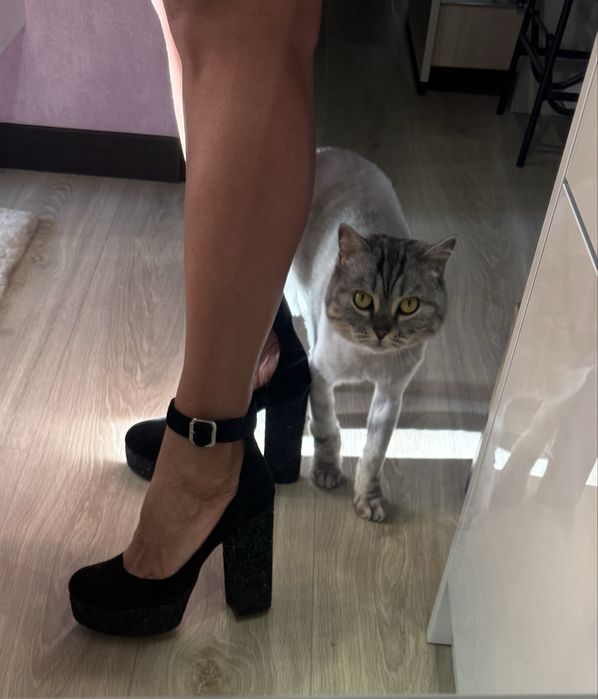 Туфли с натуральной черной замши на высоком каблуке