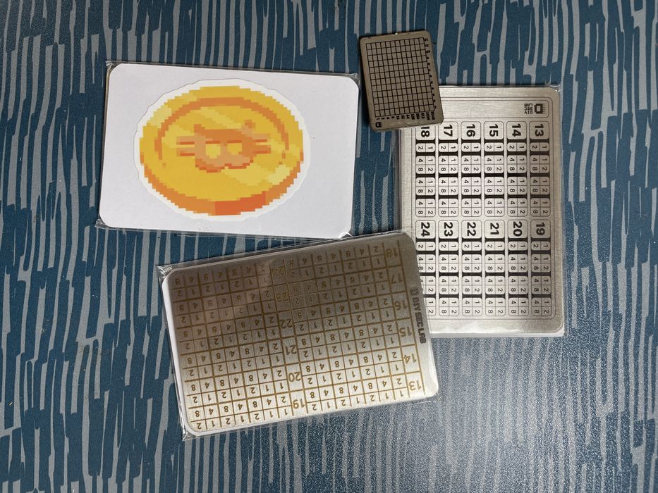 Placas metalicas para auto custodia de criptomoedas