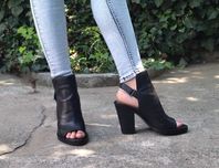 DKNY Босоножки кожаные размер 38,5 -39