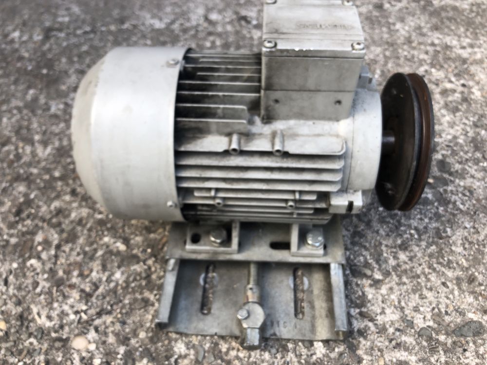 Silnik Siemens 1,5 kW 3-faz (1LA7089-2AA10-Z)