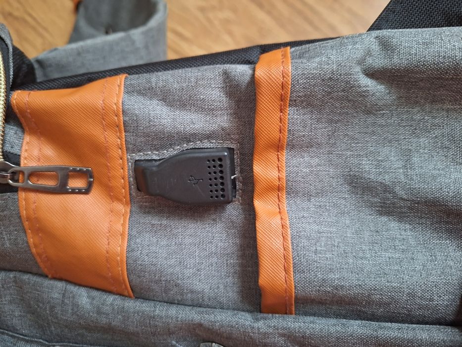 Solidny szary plecak szkolny na laptopa