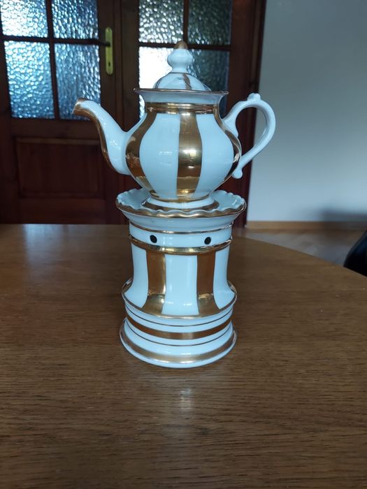 Porcelanowy czajnik do parzenia herbaty