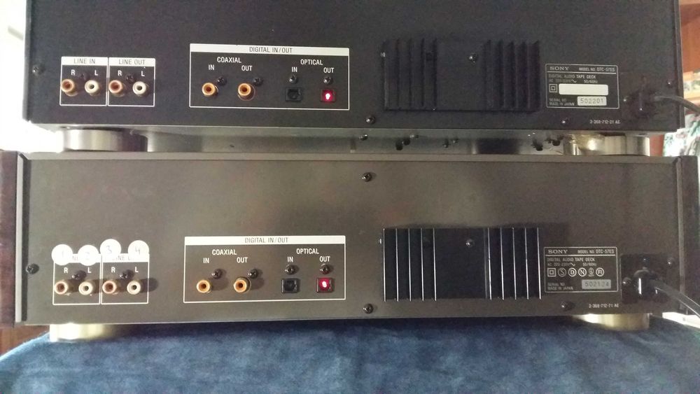 Magnetofon cyfrowy DAT Sony DTC-57ES