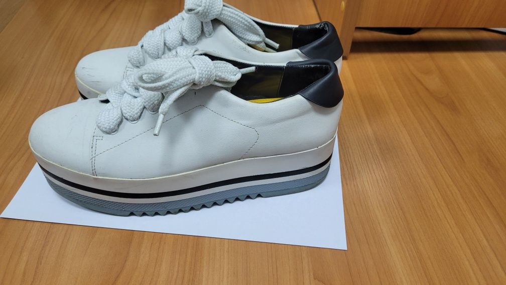 Buty na koturnie mtng