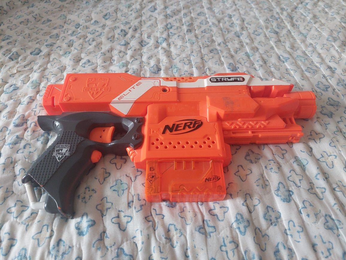 Nerf stryfe na baterie