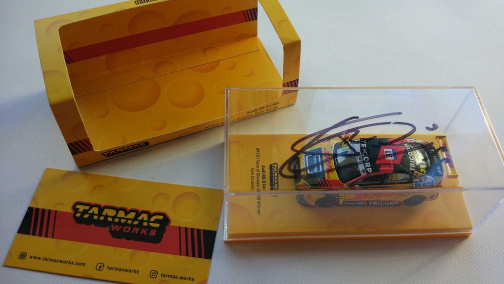Réplica carro Audi RS 3 LMS 1:64 assinada Tom Coronel WTCR 2020