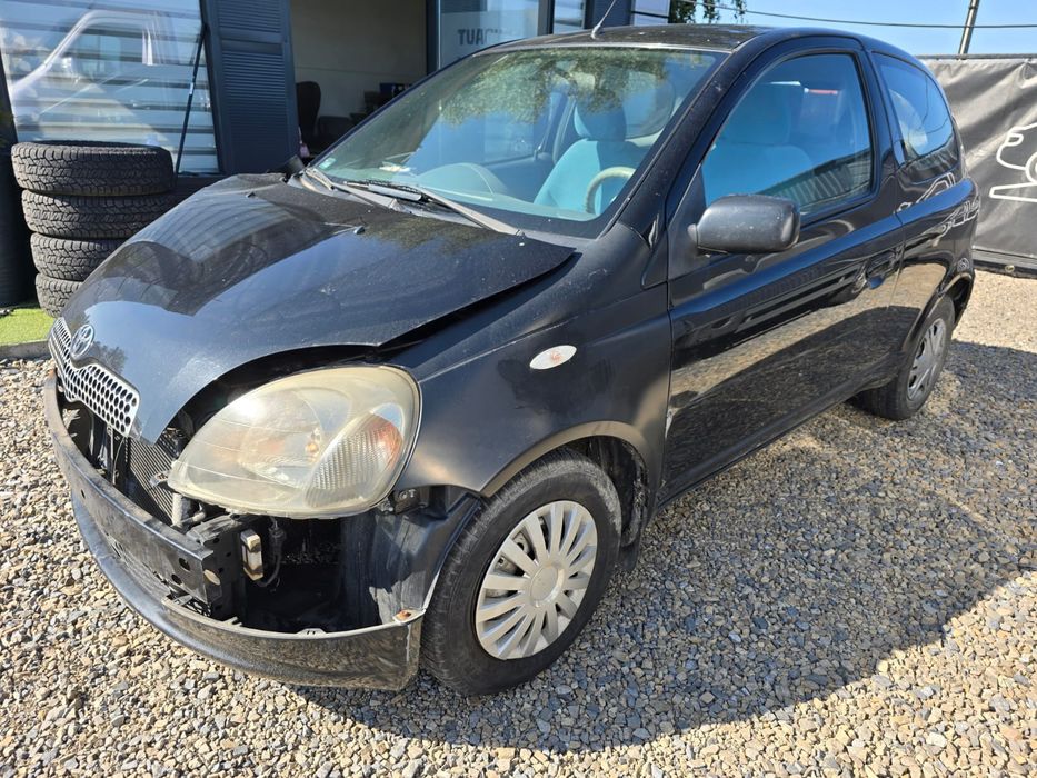 Toyota Yaris 1.0 uszkodzona pali jeździ