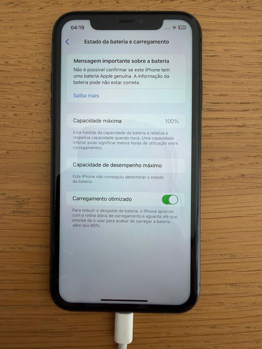 Vendo iPhone 11 64GB, desbloqueado, com bateria NOVA e caixa completa