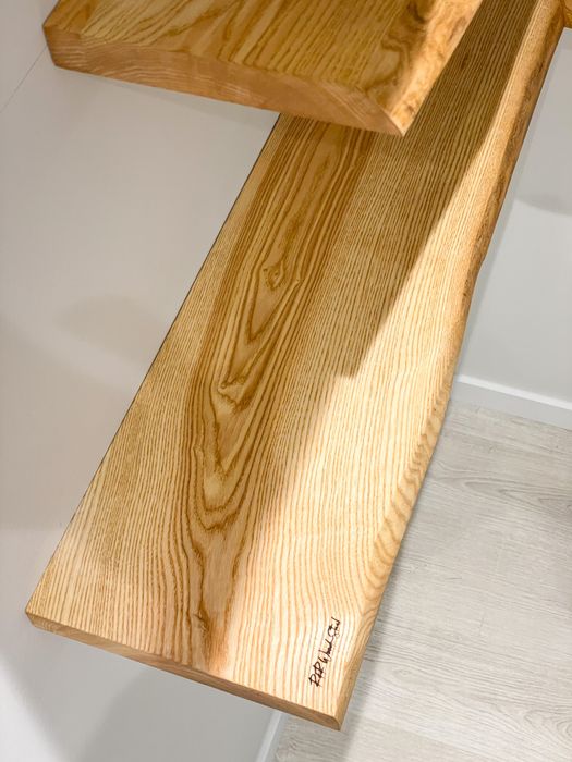 Prateleiras de madeira maciça